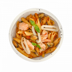 Пенне в томатном соусе с морепродуктами